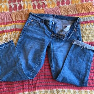Gap size 29 girlfriend jean